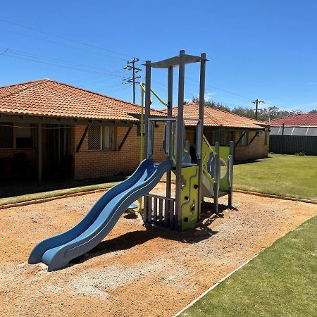 Geraldton'S Ocean West Holiday Units & Short Stay Accommodation Экстерьер фото